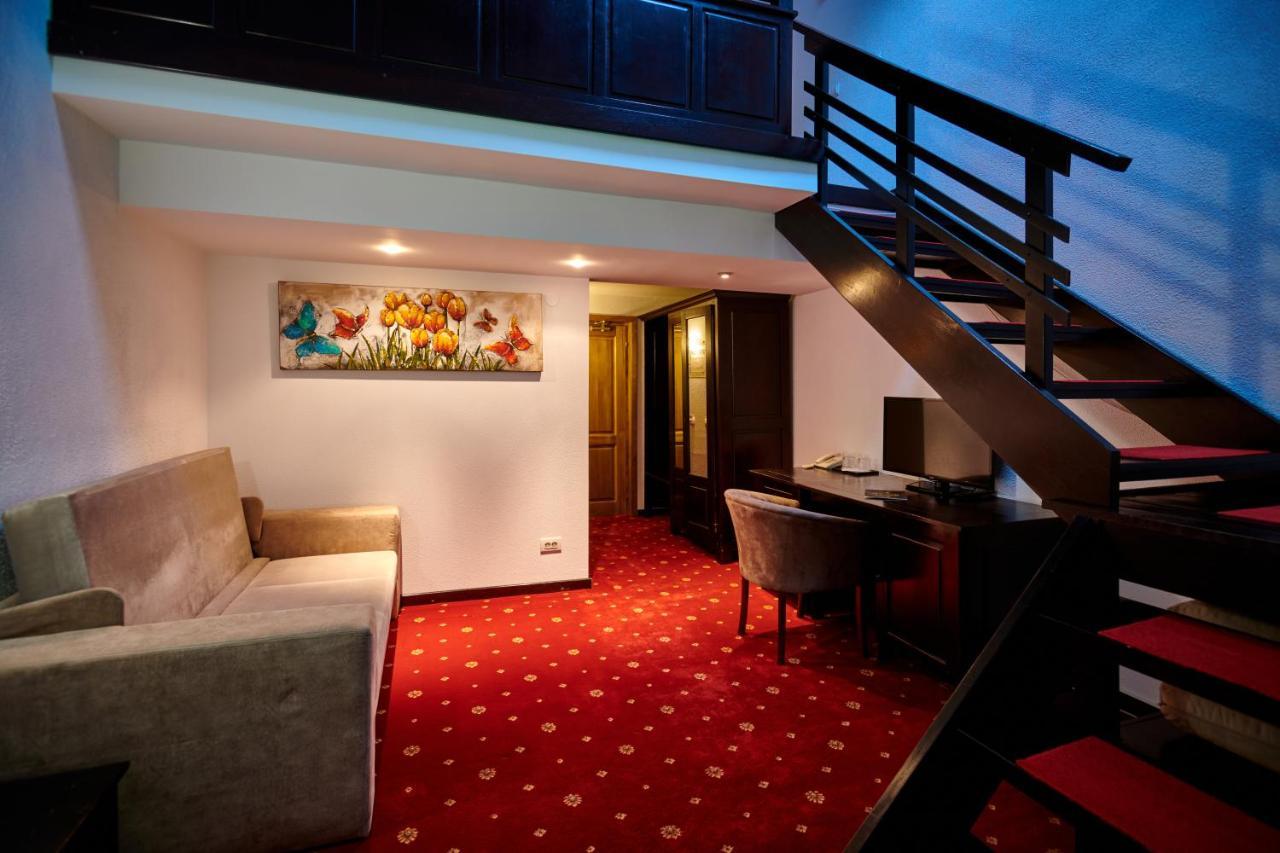Hotel & Restaurant Sofia Сучевіца Екстер'єр фото
