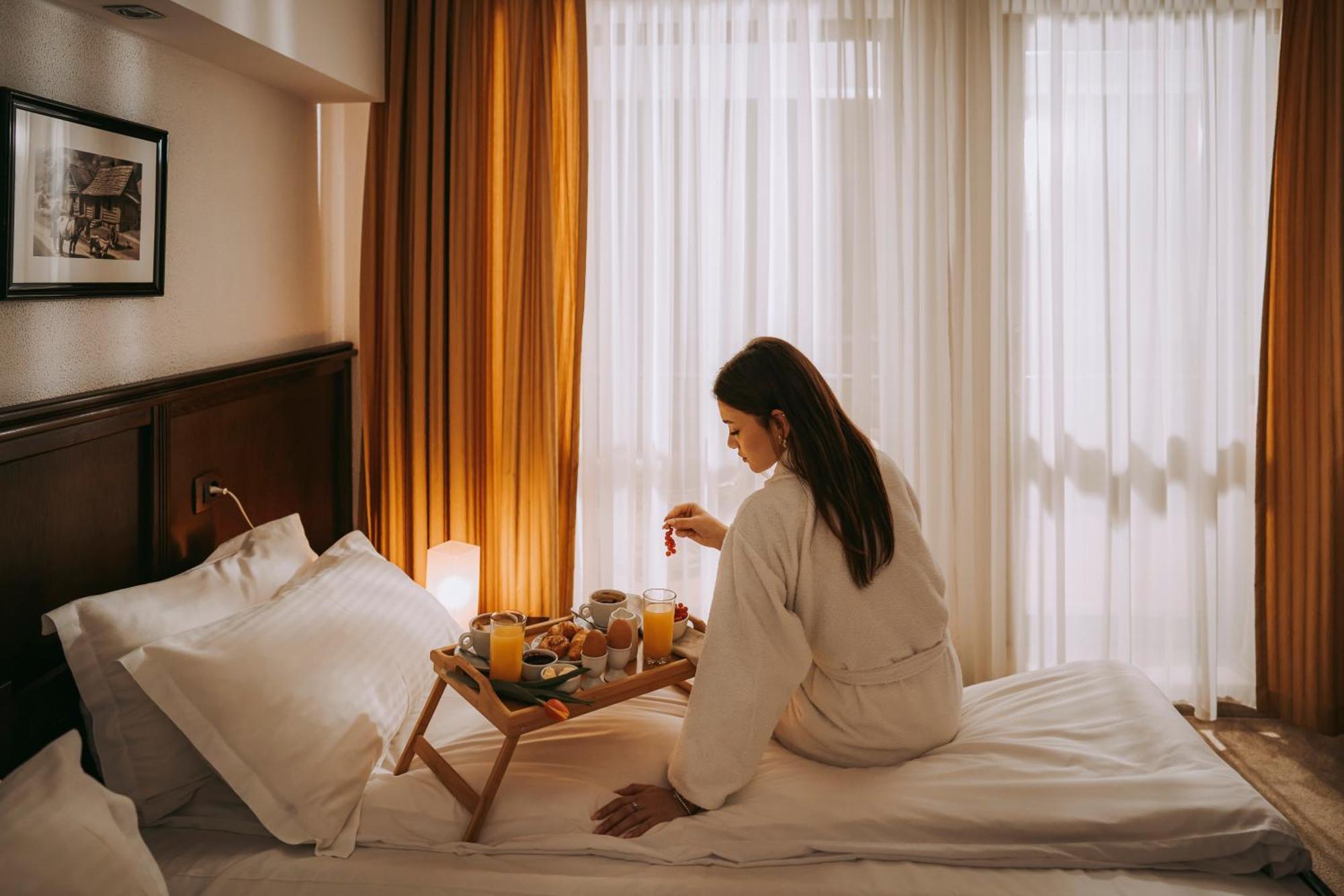 Hotel & Restaurant Sofia Сучевіца Екстер'єр фото